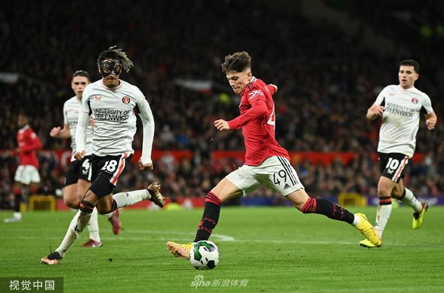 而受到鼓舞 而受到鼓舞